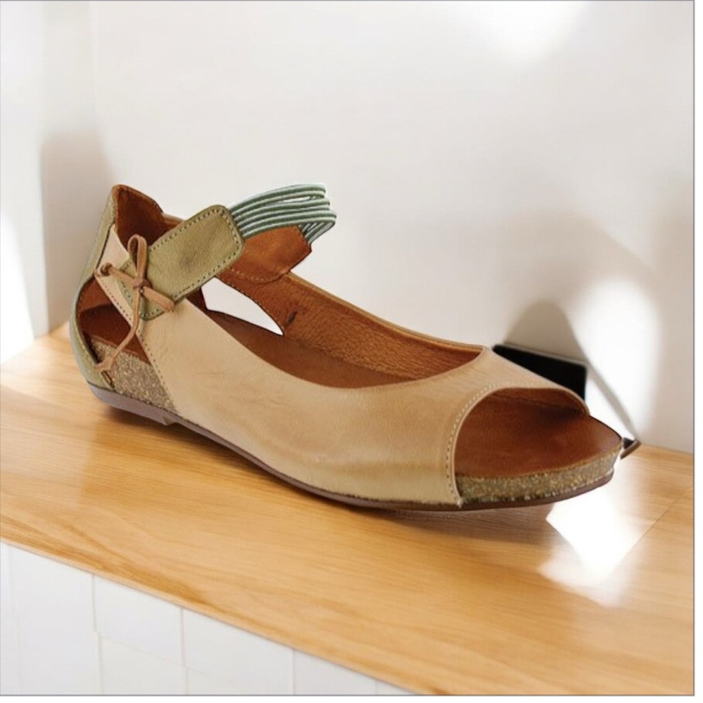Spring Step Green and Tan Sandals with Bow Accent
